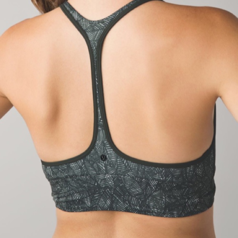 Lululemon Athletica CoolToStreet zip front bra sz4
